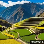잉카 문명과 볼리비아 - A breathtaking panoramic view of ancient Andean terraced agriculture carved into steep mountain slop...